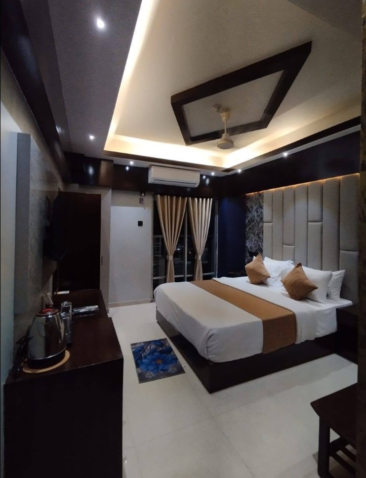 Hotel Auter Echo, Kolatoli Road Opposite mercantile Bank Limited