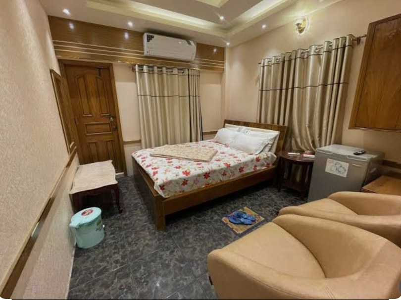 Renaissance The Grand Hotel & Coxy Bar, Jhawtola Main Rd